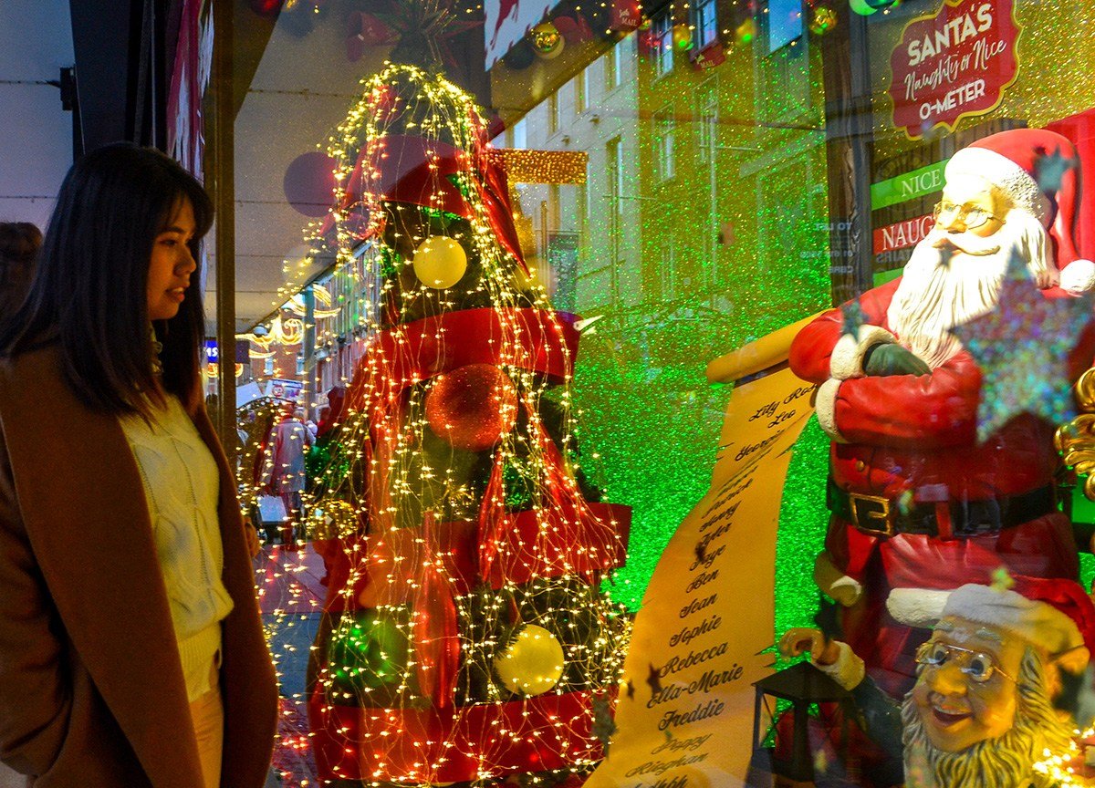 Christmas in Dublin Ireland: Trees Lights and Nightlife in the ...